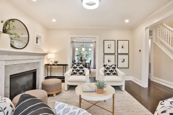 25 Whitewood RD, Toronto C10, ON M4S 2X8