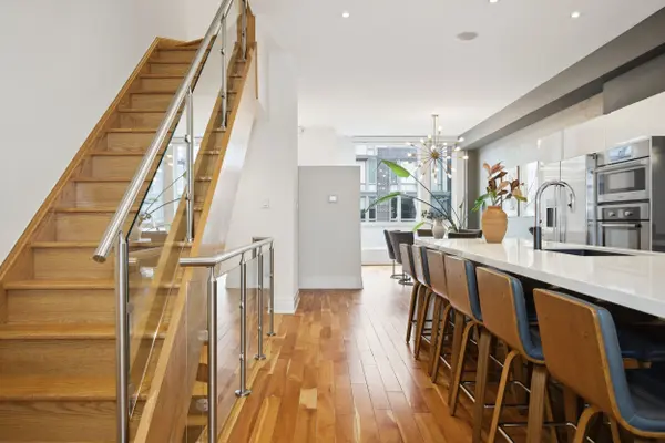 17 Vince AVE, Toronto E02, ON M4L 0A6