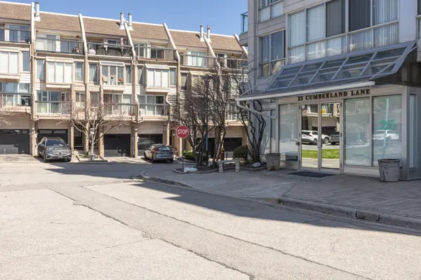 25 Cumberland LN #110, Ajax, ON L1S 7K1