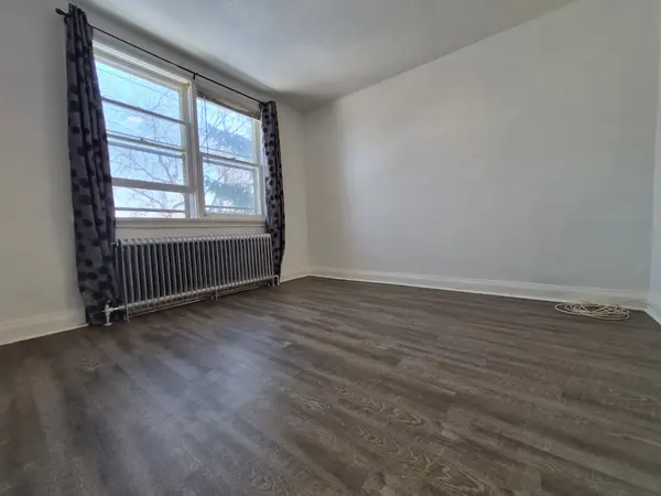 330 Chisholm AVE #6, Toronto E03, ON M4C 4W6