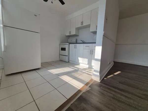 330 Chisholm AVE #6, Toronto E03, ON M4C 4W6