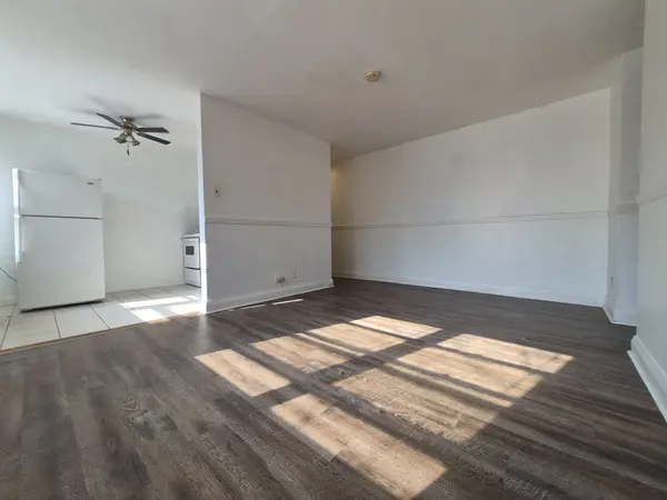 330 Chisholm AVE #6, Toronto E03, ON M4C 4W6