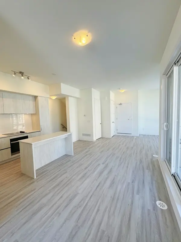 15 David Eyer RD #1412, Richmond Hill, ON L4S 0N2