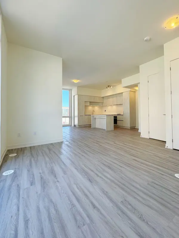 15 David Eyer RD #1412, Richmond Hill, ON L4S 0N2