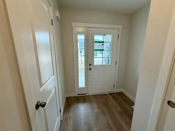 25 Strath CRES, Springwater, ON L0L 1P0