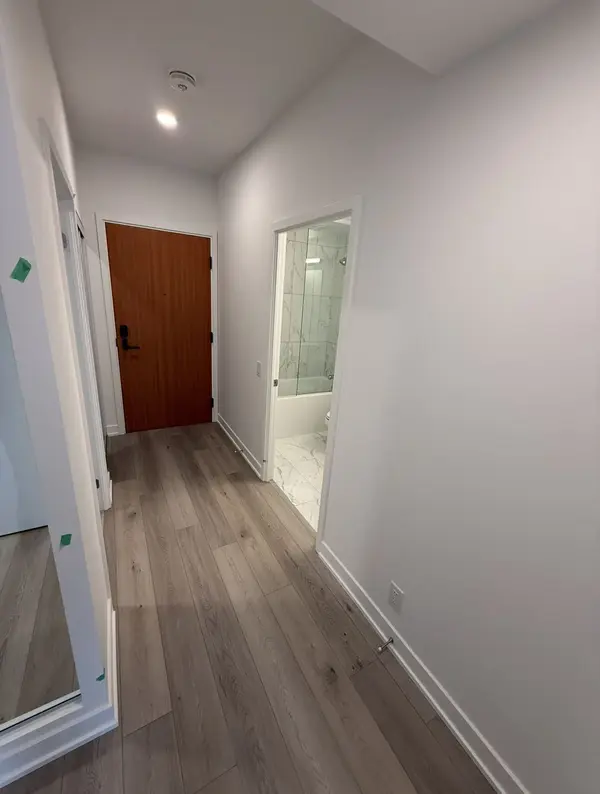 1660 Bloor ST W #704, Toronto W02, ON M6P 0C6