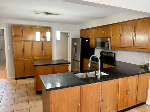 1328 Eddie Shain DR, Oakville, ON L6J 7C9