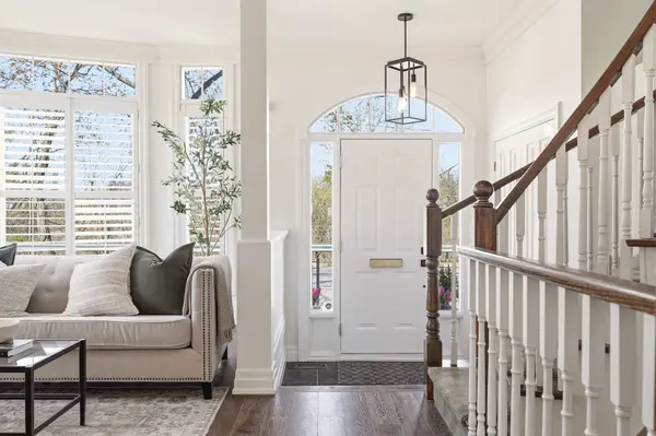 153 Dunn ST, Oakville, ON L6J 3E4