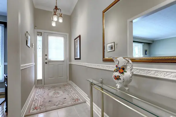 2405 Rosemary DR, Mississauga, ON L5C 1X1