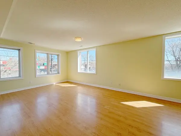 621A The Queensway N/A, Toronto W07, ON M8Y 1K4