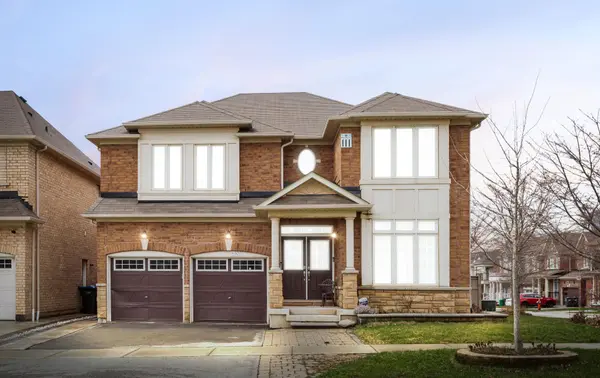 10 Elmcrest DR, Brampton, ON L6Y 5T7