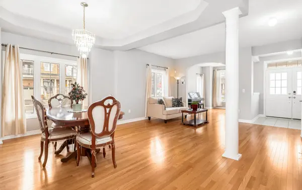 10 Elmcrest DR, Brampton, ON L6Y 5T7