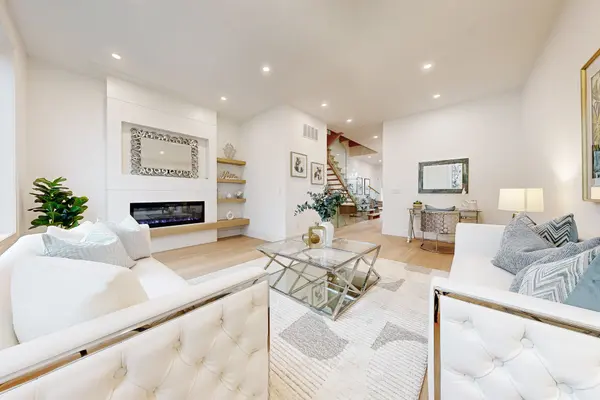 2639R Dundas ST W #2, Toronto W02, ON M6P 1X9