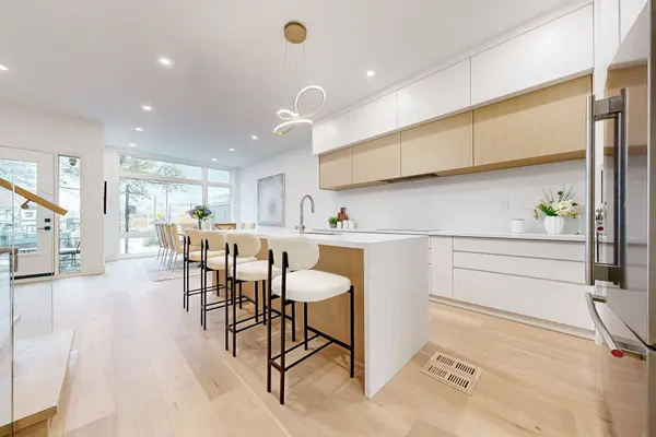 2639R Dundas ST W #2, Toronto W02, ON M6P 1X9