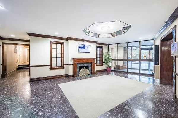 627 The West Mall RD #1802, Toronto W08, ON M9C 4X5