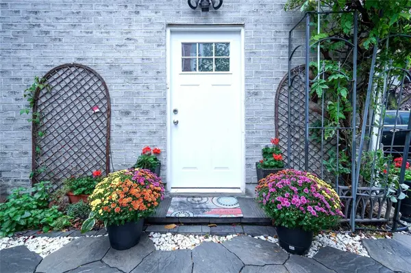 1599 Kingsbank CT #Bsmt, Mississauga, ON L5M 4W4