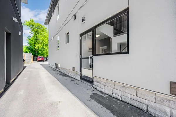 18 Cavell AVE, Toronto W06, ON M8V 1P2