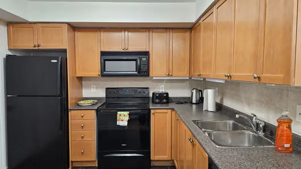 3888 Duke Of York BLVD #2330, Mississauga, ON L5B 4P5