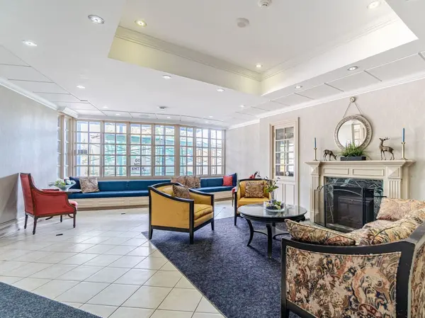 1360 Rathburn RD E #1705, Mississauga, ON L4W 4H4