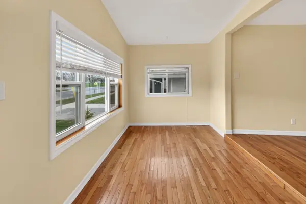 77 Portsmouth AVE, Kingston, ON K7M 1V4