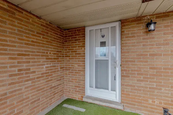 28 Hoffman ST, Kitchener, ON N2M 3M7