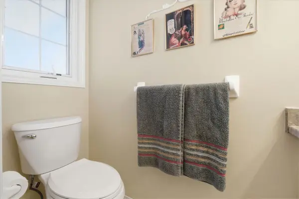 130 Donnenwerth DR, Kitchener, ON N2E 4C8