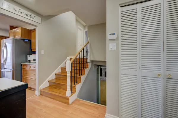 46 Seabreeze CRES, Hamilton, ON L8E 5C8