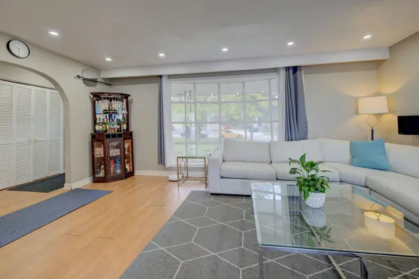 46 Seabreeze CRES, Hamilton, ON L8E 5C8