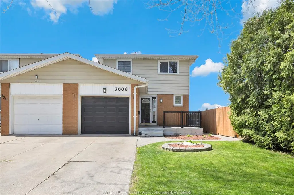 3009 SUFFOLK Street, Windsor, ON N8R 1P1