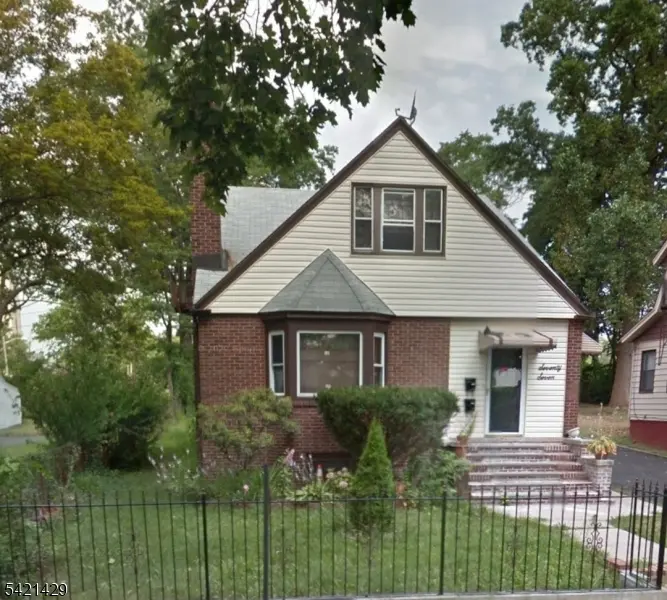 77 Ross St, East Orange City, NJ 07018