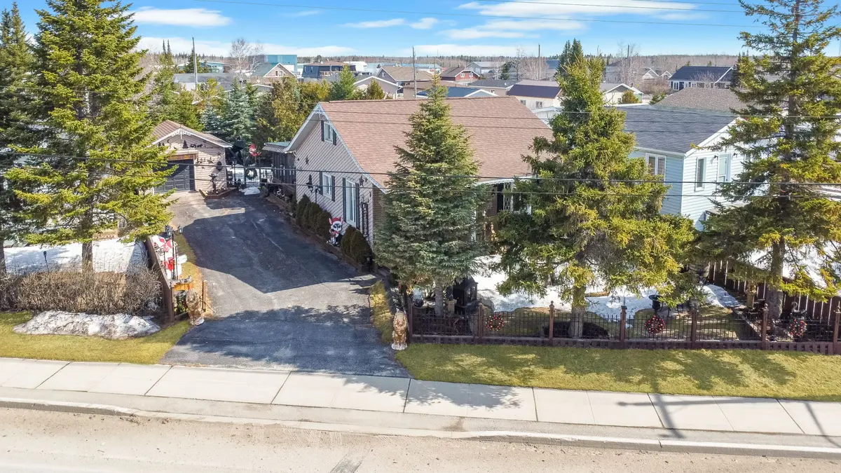 24 Fontaine DR, Hearst, ON P0L 1N0