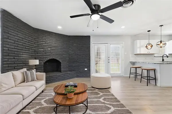 6028 Walraven Circle, Fort Worth, TX 76133