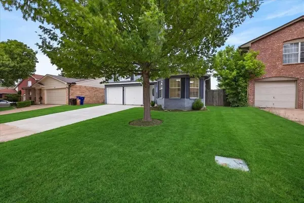 617 Hollyberry Drive, Mansfield, TX 76063