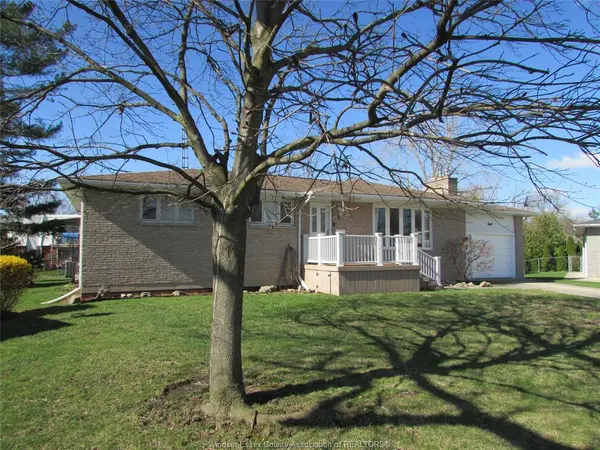 8 Frances Court, Essex, ON N8M 2V5