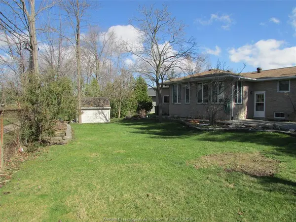 8 Frances Court, Essex, ON N8M 2V5