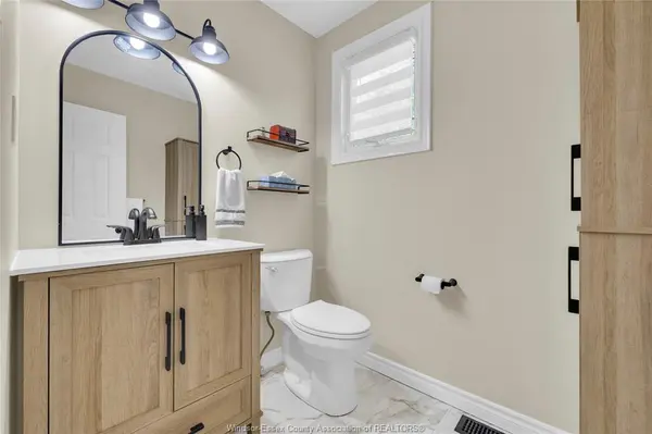 3009 SUFFOLK Street, Windsor, ON N8R 1P1