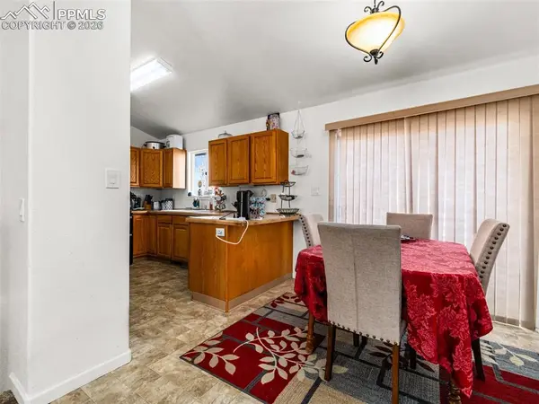 734 S Legend LN, Pueblo, CO 81007