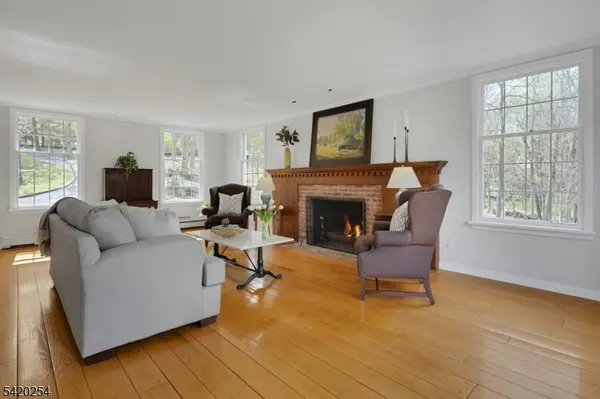 94 Brook Dr, Watchung Boro, NJ 07069