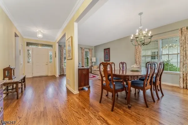 43 Falcon Way, Washington Twp., NJ 07882