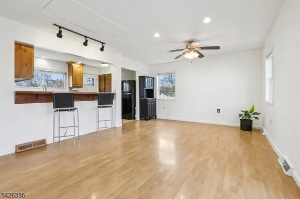 47 Broadway, Hopatcong Boro, NJ 07843