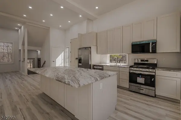 242 Hollow Rd, Montgomery Twp., NJ 08558