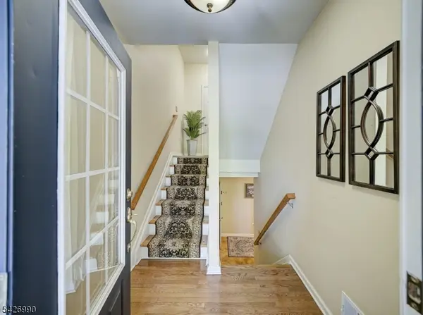 33 Catamaran Ct, Mount Arlington Boro, NJ 07856