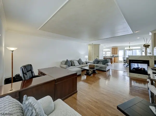 33 Catamaran Ct, Mount Arlington Boro, NJ 07856