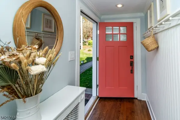 6 Cape Ct, Millburn Twp., NJ 07041