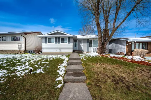 640 Rundleridge DR NE, Calgary, AB T1Y2K9