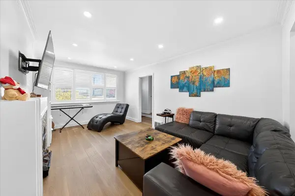 910 Eglinton AVE E, Toronto C11, ON M4G 2L3