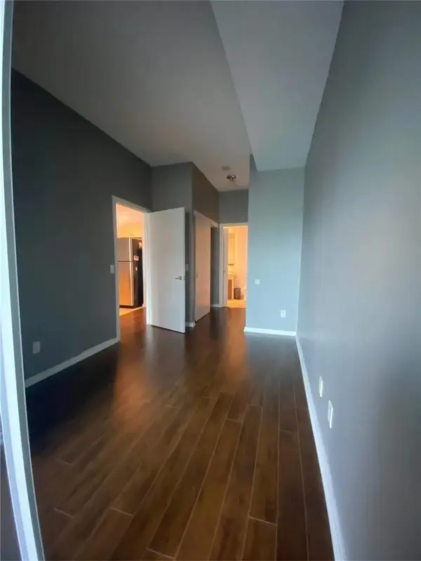 8 York ST #302, Toronto C01, ON M5J 2Y2