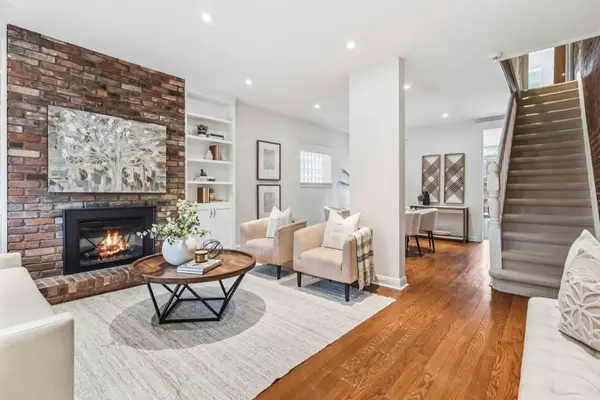 31 Hampton AVE, Toronto E01, ON M4K 2Y5