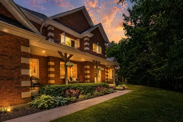 19 Gillespie TRL S, Essa, ON L3W 0V1