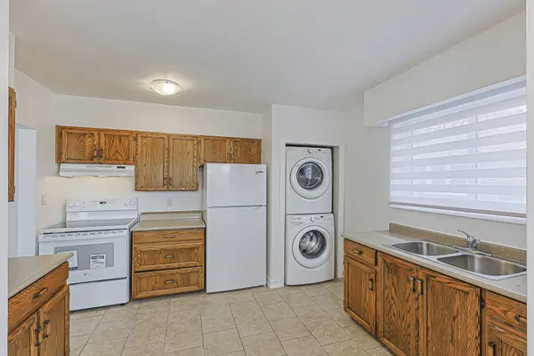 42 Lindsay AVE, Newmarket, ON L3Y 4N6